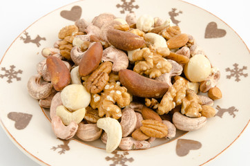 Teller mit Nüssen