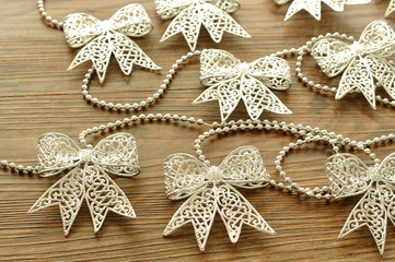 Silver ribbon garland to decorate a Christmas tree