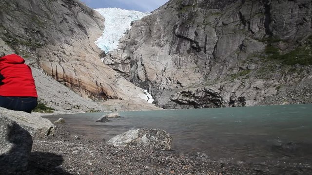 Ghiacciaio e Lago in Norvegia