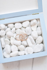 Fototapeta na wymiar Wedding rings in blue box with white stone.Wedding ceremony 