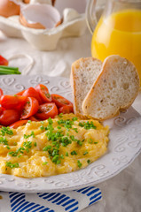 Scrambled eggs with herbs