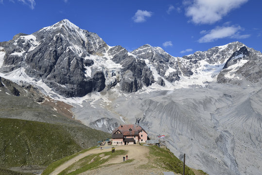 Orttler 3905 m h&ouml;chster Berg von Italien mit der K&ouml;nigsspitze 3851m im Nationalpark Stilfser Joch