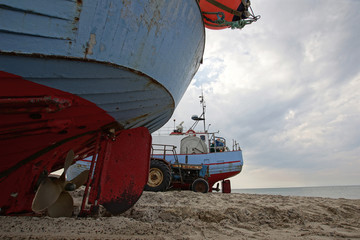 Strandfischereit - Fischkutter und Traktor in Nordjütland