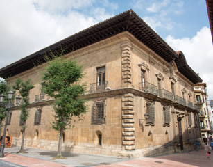 Fototapeta na wymiar Tribunal Superior de Justicia Sala Social e Plaza de Alfonso II el Casto Spanien Nordspanien Asturien (Asturias)