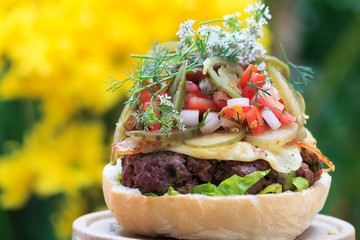 Hamburguesa con Pepinillo