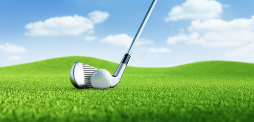 Obraz premium Golfball mit Schläger vor blauem Himmel
