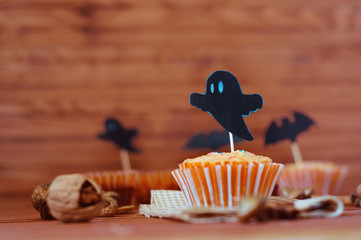 Halloween orange sprinkled cupcakes with pumpkin cream and ghost