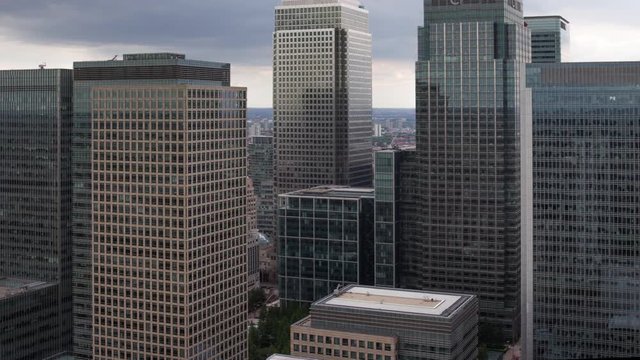 financial skyscrapers of london docklands canary wharf