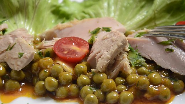 Tonnikala salaatti ja herneet Salade de thon et pois Tuna peas salad Insalata di tonno e piselli Ensalada de at&uacute;n y guisantes Thunfischsalat und erbsen Sałatka z tuńczykiem i groszkiem m&oacute;n salad