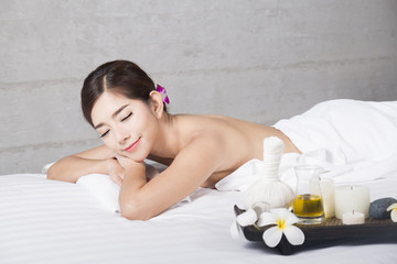 Obraz na płótnie Canvas Young asian woman on massage