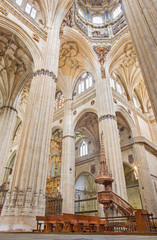 Fototapeta na wymiar SALAMANCA, SPAIN, APRIL - 16, 2016: The crossing of naves of New Cathedral (Catedral Nueva).