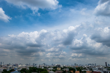 Fototapeta na wymiar blue sky with cloud in City.