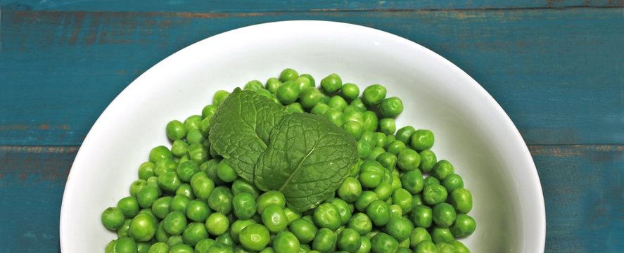 Green peas served in a white bowl