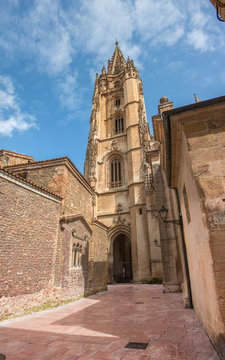 Santa Basílica Catedral de San Salvador de Oviedo Kirche Spanien Nordspanien Asturien (Asturias) Plaza de Alfonso II el Casto