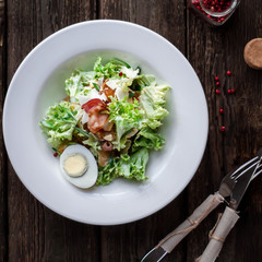 Salad with bekon