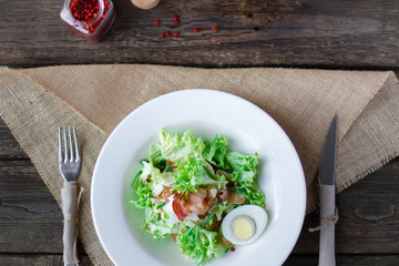 Salad with bekon