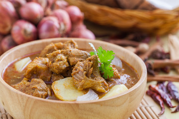 Beef massaman