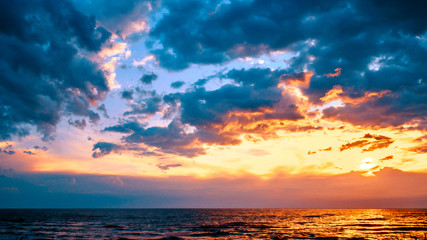 Obraz premium Sunset at Baltic Sea in Lithuania