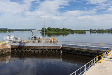 Fototapeta na wymiar Mississippi River Dam Lock