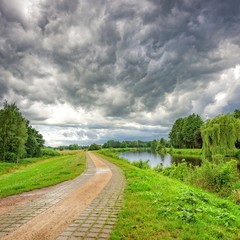 Fototapeta na wymiar thunderstorm at the Hunte river