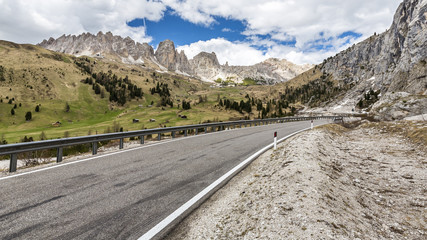 Paßstraße Grödnerjoch, Grödener Tal, Südtiroler Dolomiten, Provinz Bozen, Italien