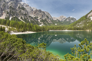 Obraz na płótnie Canvas Pragser Wildsee, Pragser Dolomiten, Naturpark Fanes-Sennes-Prags, Hochpustertal, Provinz Südtirol, Italien