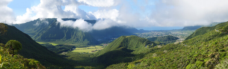 Fototapeta na wymiar Panoramique de la Plaine des Palmistes, Réunion.