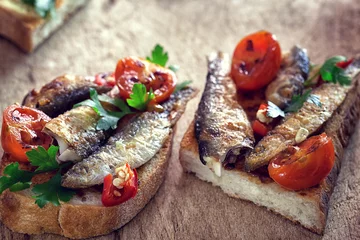 Crédence de cuisine en plexiglas Poisson Sandwich with smoked fish 