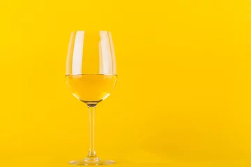 Papier Peint photo Vin White wine glass