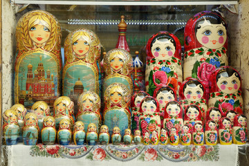 matryoshka  by size.