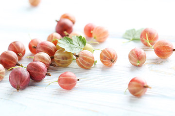 Obraz na płótnie Canvas Gooseberries fruit on a white wooden table