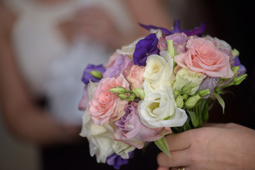 Obraz na płótnie Canvas Bridesmaid showing her bouquet