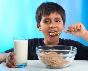 boy eating cereal