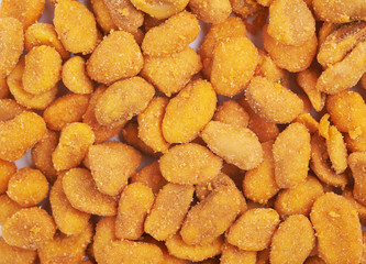 Surface coated with breaded peanuts