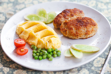 Mashed potatoes with cutlets