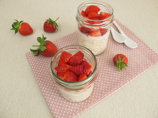 Overnight Oats mit Erdbeeren