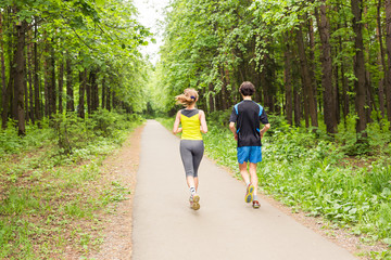 Obraz premium Running together - friends jogging in park