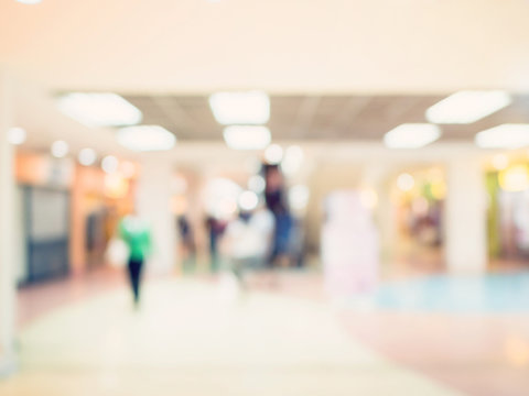 Blurred image background, people at shopping mall blur backgroun