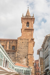 Fototapeta premium Iglesia de San Isidoro Oviedo Spanien Nordspanien Asturien (Asturias)