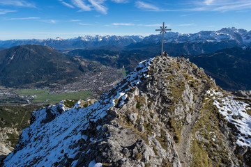 Fototapeta na wymiar Berggipfel über Garmisch-Partenkirchen