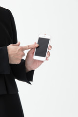 礼服のミドル女性(スマホ手元)・白バック