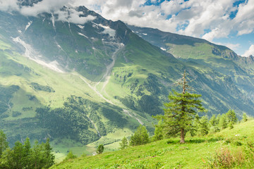 Fototapeta na wymiar View from Grossglockner High Alpine Road on mountains