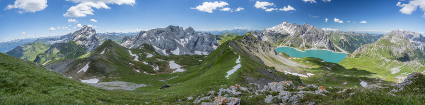 Sommer Bergpanorama aus den Alpen