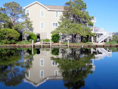 South Bethany house and its reflection 2016