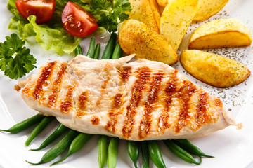 Grilled chicken fillet and vegetables 