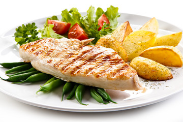 Grilled chicken fillet and vegetables 