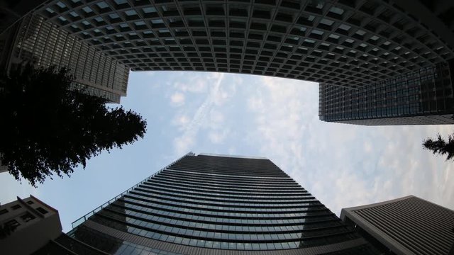 the sky and skycrapers in tokyo