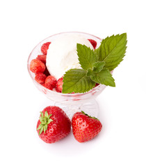 Ice-cream with fresh  strawberries