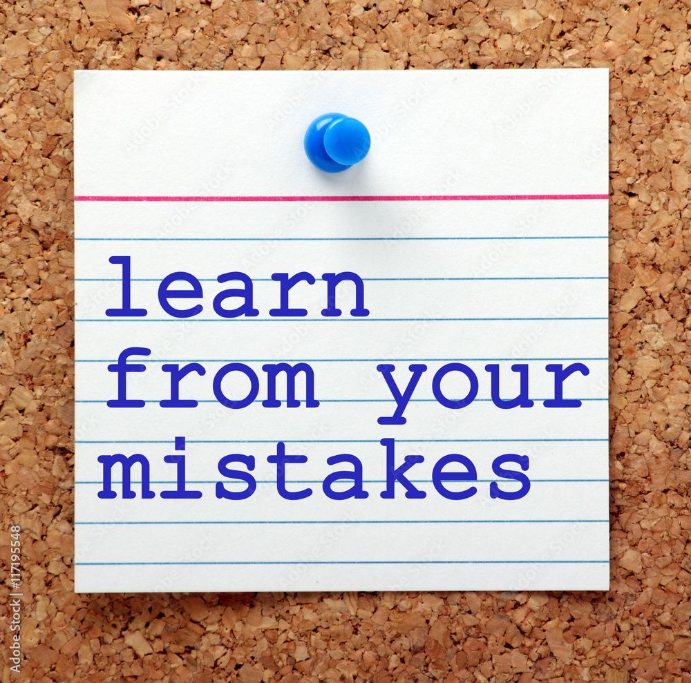 Fototapete the words learn from your mistakes in blue text on a note card pinned to a cork notice board as a re