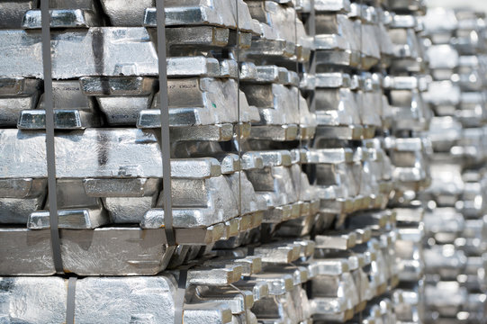 Aluminium Bl&ouml;cke gestapelt